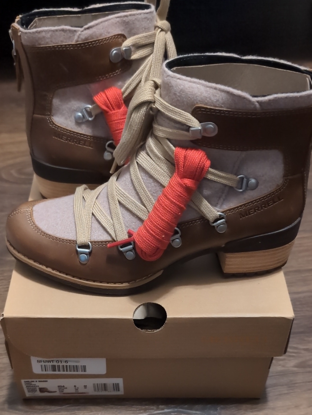 Merrell Shiloh II Warm Camel Women’s Boots Size 6